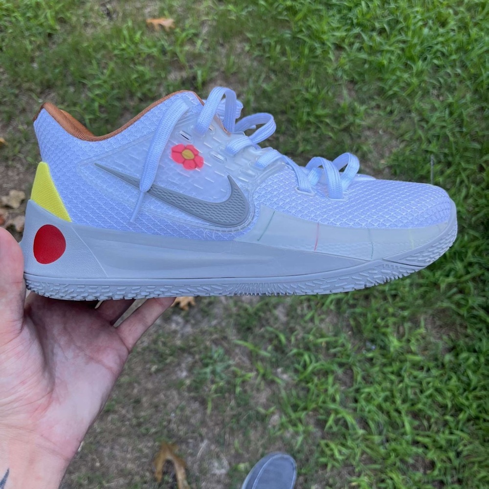 Kyrie II Sandy Cheeks never worn sz 10 - Picture 5 of 7